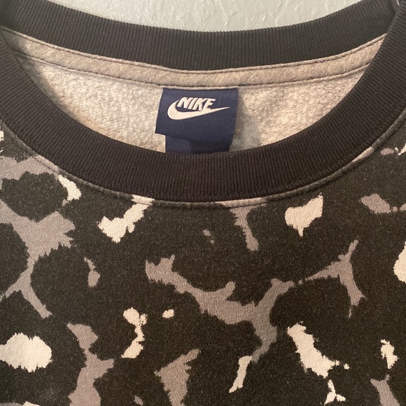 Leopard print long sleeve sweater by Nike - Picture 2 of 3